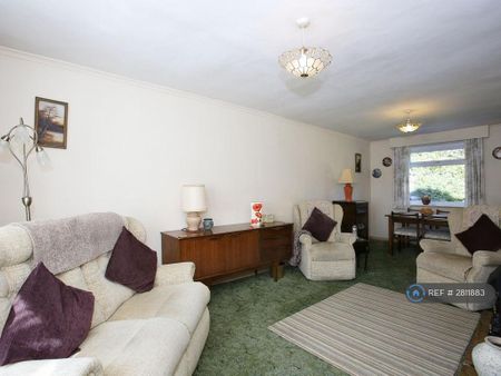 3 bedroom semi-detached house to rent - Photo 2