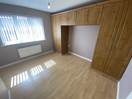 A 2 Bedroom Terraced - Photo 3