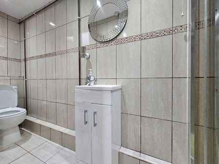 Basildon Avenue, Clayhall, IG5 - Photo 4