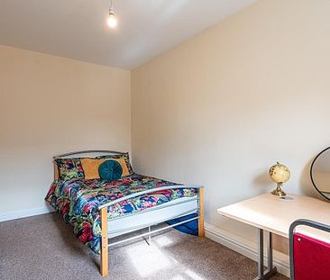 Stylish 6-bedroom property - Photo 2