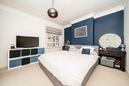 3 bedroom flat to rent - Photo 3