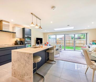 5 bedroom semi-detached house to rent - Photo 2