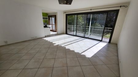 Location Appartement 4 pièces 95m² MARSEILLE 9ème - Photo 2