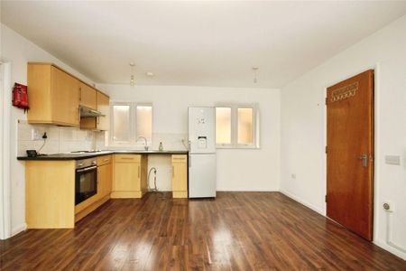 3 bedroom apartment to rent - Photo 4
