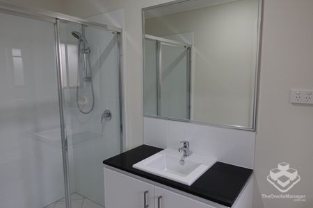 6.5KW solar powered house - Photo 5