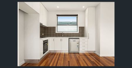 INNER CITY LIVING IN THE HEART OF ESSENDON! - Photo 5