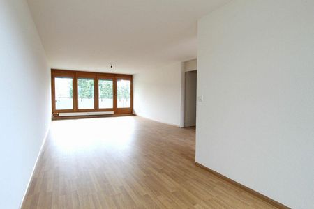 Schöne 4.5Zi-Wohnung mit Balkon zu vermieten - Photo 2