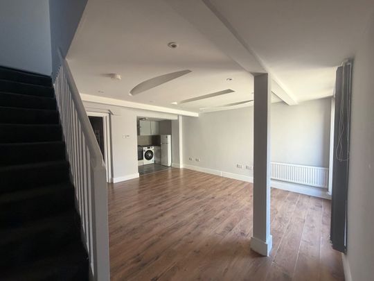 2 Bed Flat, Colina Mews, N15 - Photo 1