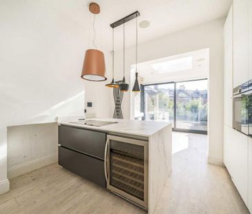 3 bedroom flat to rent - Photo 2