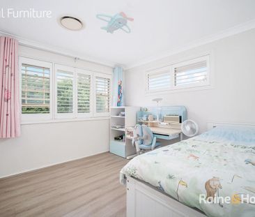 Renovated Five-Bedroom Townhouse in the heart of Marsfield - Photo 5