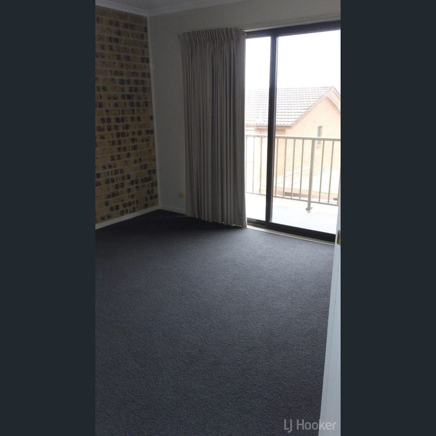 Neat 2 Bedroom Townhouse - Photo 1