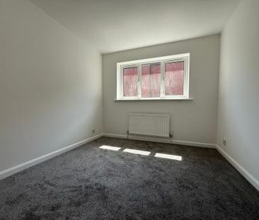 1 bedroom Flat To Let - Photo 2