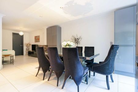 4 bedroom detached house to rent - Photo 2