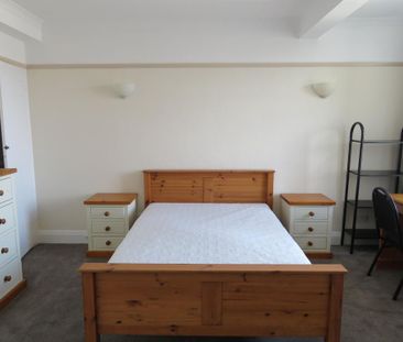 4 bedroom terraced house to rent - Photo 3