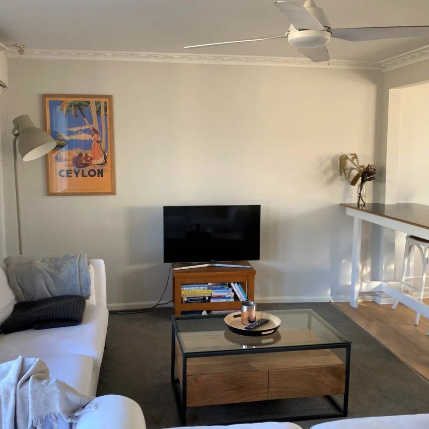 Cosy Unit in Perfect Location! - Photo 1