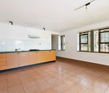 Ground Floor One Bedroom Apartment in Scenic and Convenient Location - Photo 6