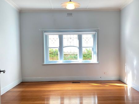 125 Gladstone Avenue, Northcote VIC 3070 - Photo 2