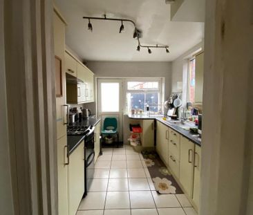 3 bedroom semi-detached house to rent - Photo 3
