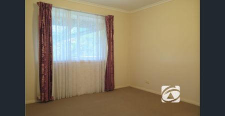 COSY THREE BEDROOM HOME! - Photo 2