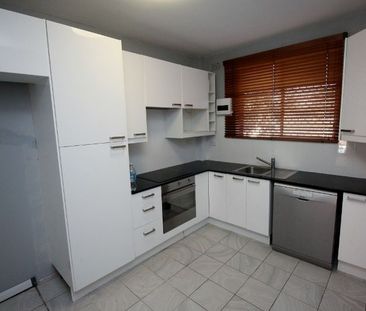 Conveniently Located Two-Bedroom Unit Close to Parramatta CBD - Photo 3