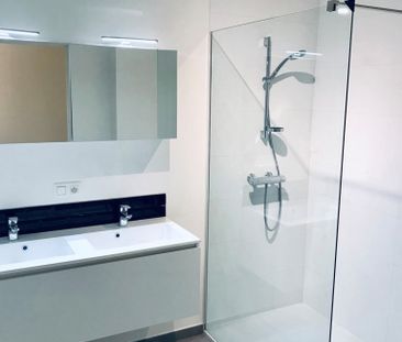 Centraal gelegen recent, lichtrijk appartement met 2 slaapkamers - Photo 1