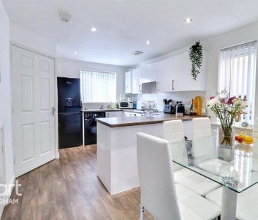 3 bedroom semi-detached house to rent - Photo 6