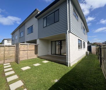 Three Bedroom Townhouse - Photo 2