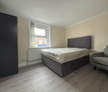 1 bedroom in a flat share to rent - Photo 1