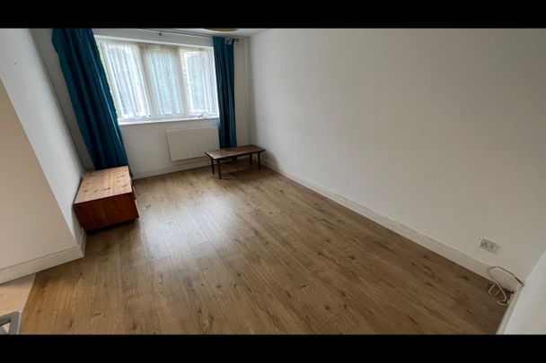 1 Bed Flat, Armoury Road, SE8 - Photo 1