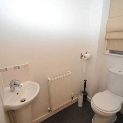 2 bedroom property to rent in Farnborough - Photo 1