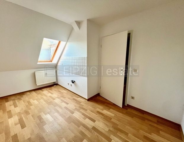 2-Zi DG-Wohnung, Bad WF, gerade frisch renoviert, inkl. neuem Bodenbelag, frei ab sofort! - Photo 1