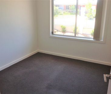 Thurgoona 3 Bedrooms and 2 bathrooms - Photo 3