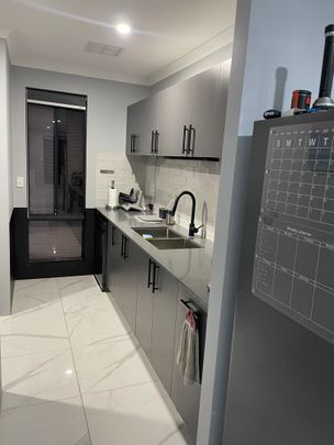 Ellenbrook - Photo 1