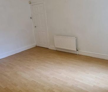 2 bedroom ground floor flat to rent - Photo 5