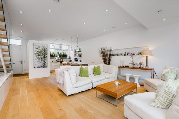 Russell Gardens Mews, Holland Park, W14, London - Photo 1