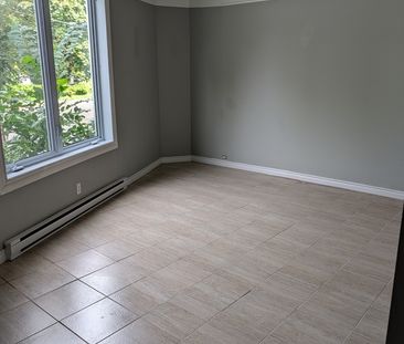 Grand 3 1/2 à Louer Pour Sept 2026 - Photo 1