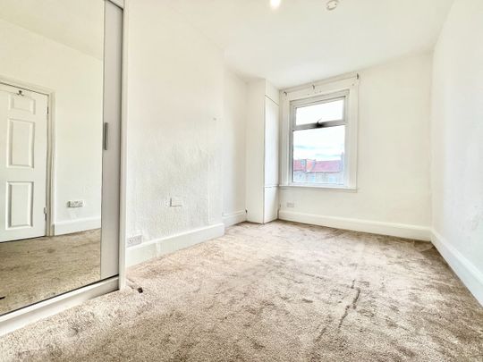 2 Bed Flat, Mortlake Road, IG1 - Photo 1