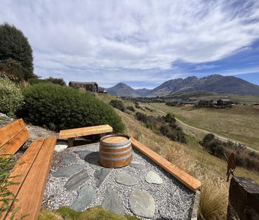 Tranquil living with mountain views - Photo 2