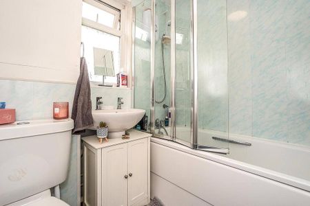 2 bedroom semi-detached house to rent - Photo 5