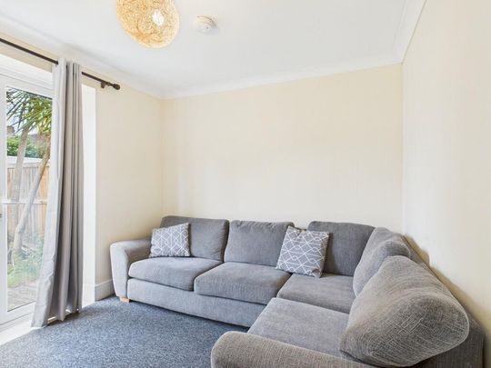 6 bedroom semi-detached house to rent - Photo 1