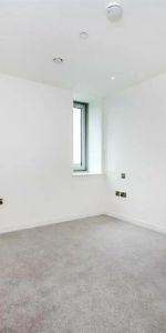 2 bedroom flat in 18 Buckhold Road - Photo 3