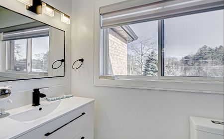 For Lease - 220 Olde Bayview Avenue, Richmond Hill, Ontario - Photo 4