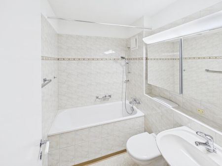 Charmante 2-Zimmer-Wohnung mit Balkon in Zürich-Witikon - Photo 3