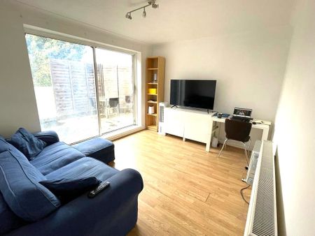 Room in a Shared Flat, Kingfisher Court, SW11 - Photo 2