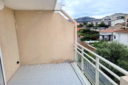 Location Appartement 3 pièces 78m² MARSEILLE 8ème - Photo 5