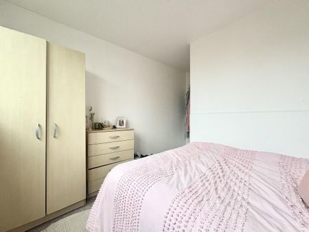 4 bedroom apartment to rent - Photo 3