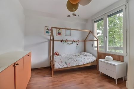 Location Appartement 4 pièces 108m² CHAMALIERES 63400 - Photo 3