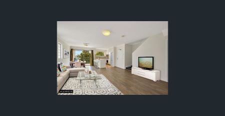 MGM MARTIN – SPLIT-LEVEL TWO BEDROOM APARTMENT - Photo 2