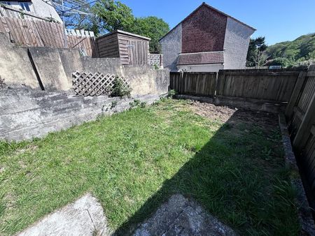 2 bedroom end of terrace house to rent - Photo 4