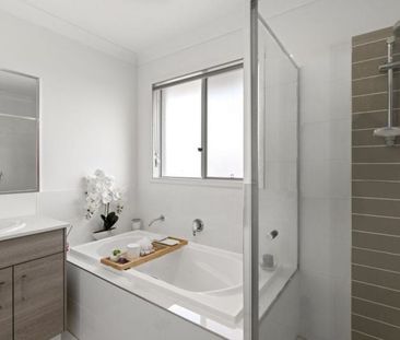 Contemporary Family Home With Room For Everyone! - Photo 4